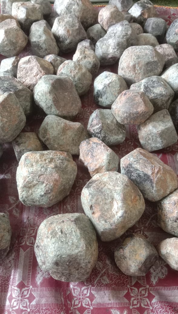 Wholesale raw ore and natural mineral specimen